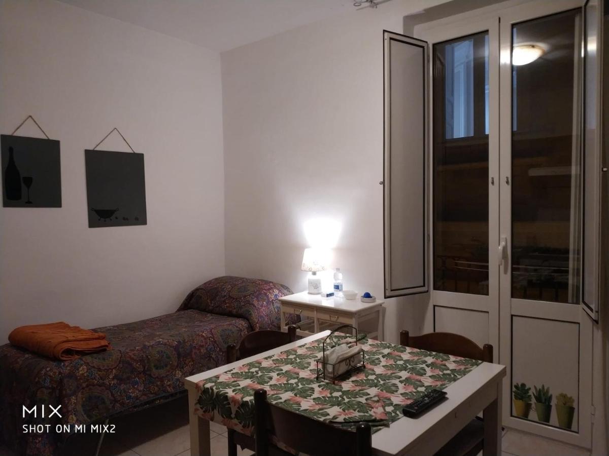 Camere Simili A Ostello Solo Per Uomini - Hostel-Like Rooms Only For Man Taranto Ngoại thất bức ảnh