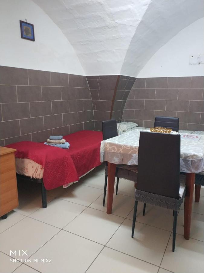 Camere Simili A Ostello Solo Per Uomini - Hostel-Like Rooms Only For Man Taranto Ngoại thất bức ảnh